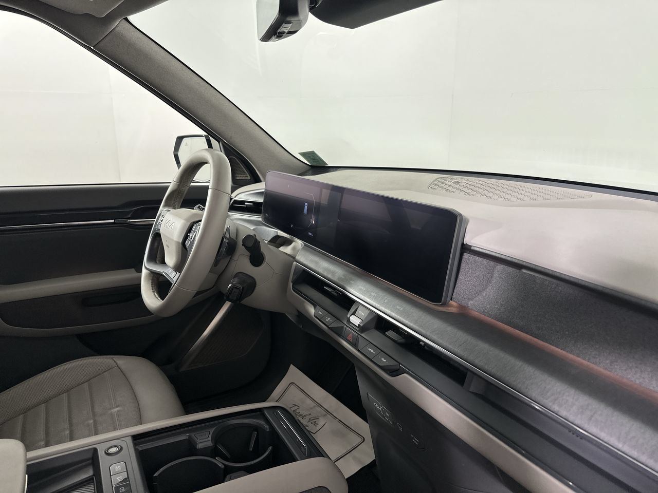 Certified 2024 Kia EV9 Land w/ Towing Package AWD/4WD image 14