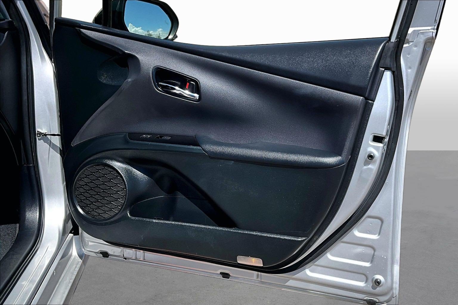 Used 2022 Toyota Prius XLE FWD image 18