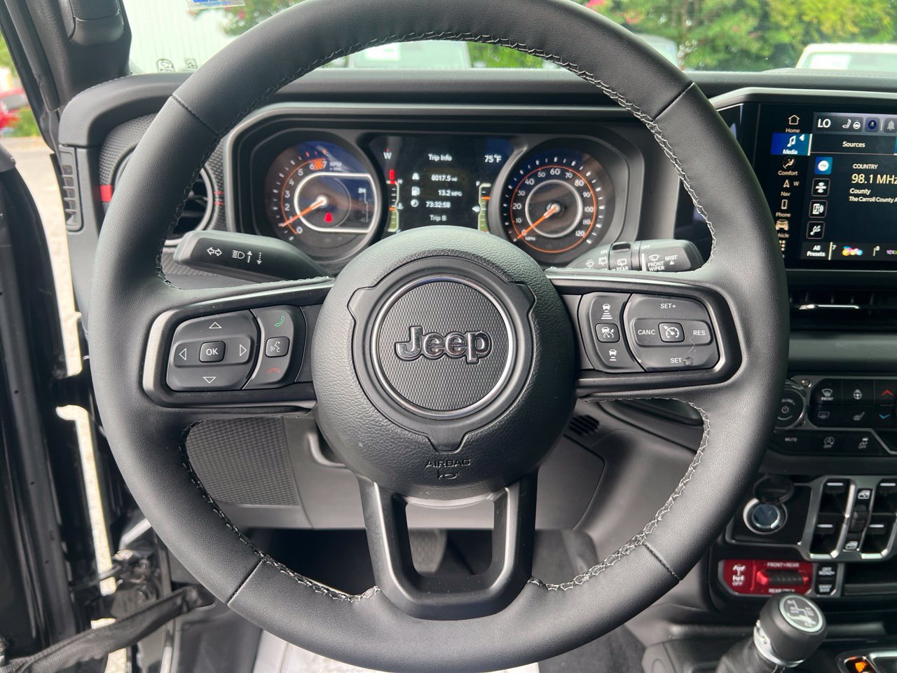 Used 2026 Jeep Wrangler Unlimited Rubicon AWD/4WD image 23