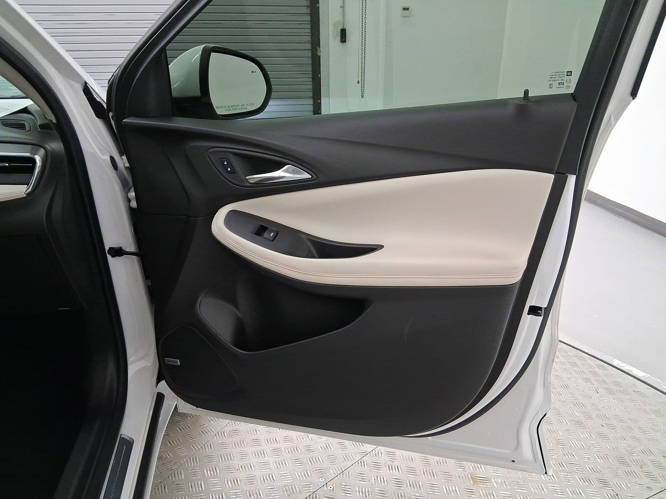 Used 2025 Buick Encore GX Avenir w/ Avenir Technology Package image 33