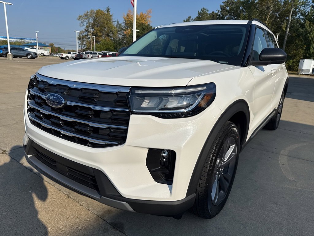 New 2025 Ford Explorer Active image 2