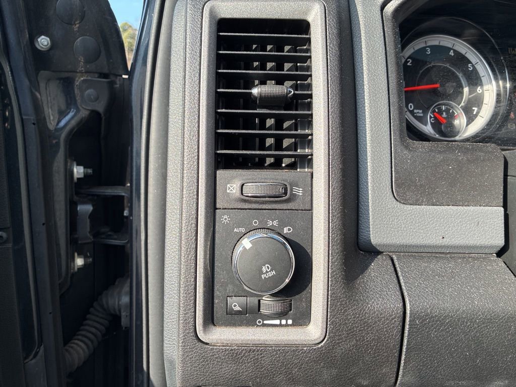 Used 2017 RAM 1500 Express image 13