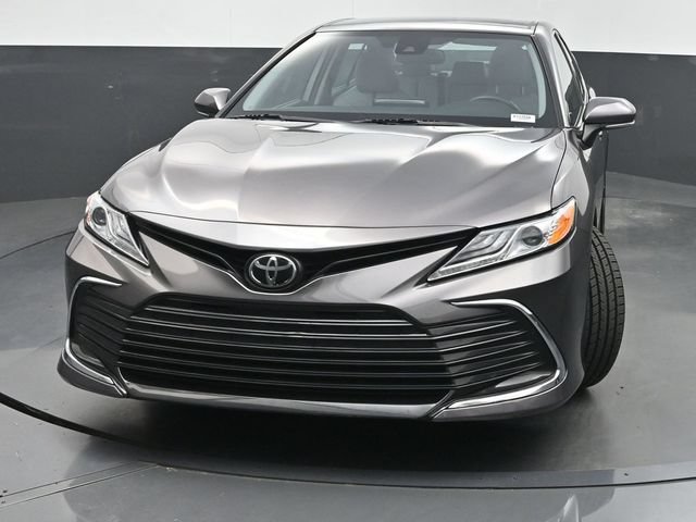 Used 2021 Toyota Camry XLE FWD image 6