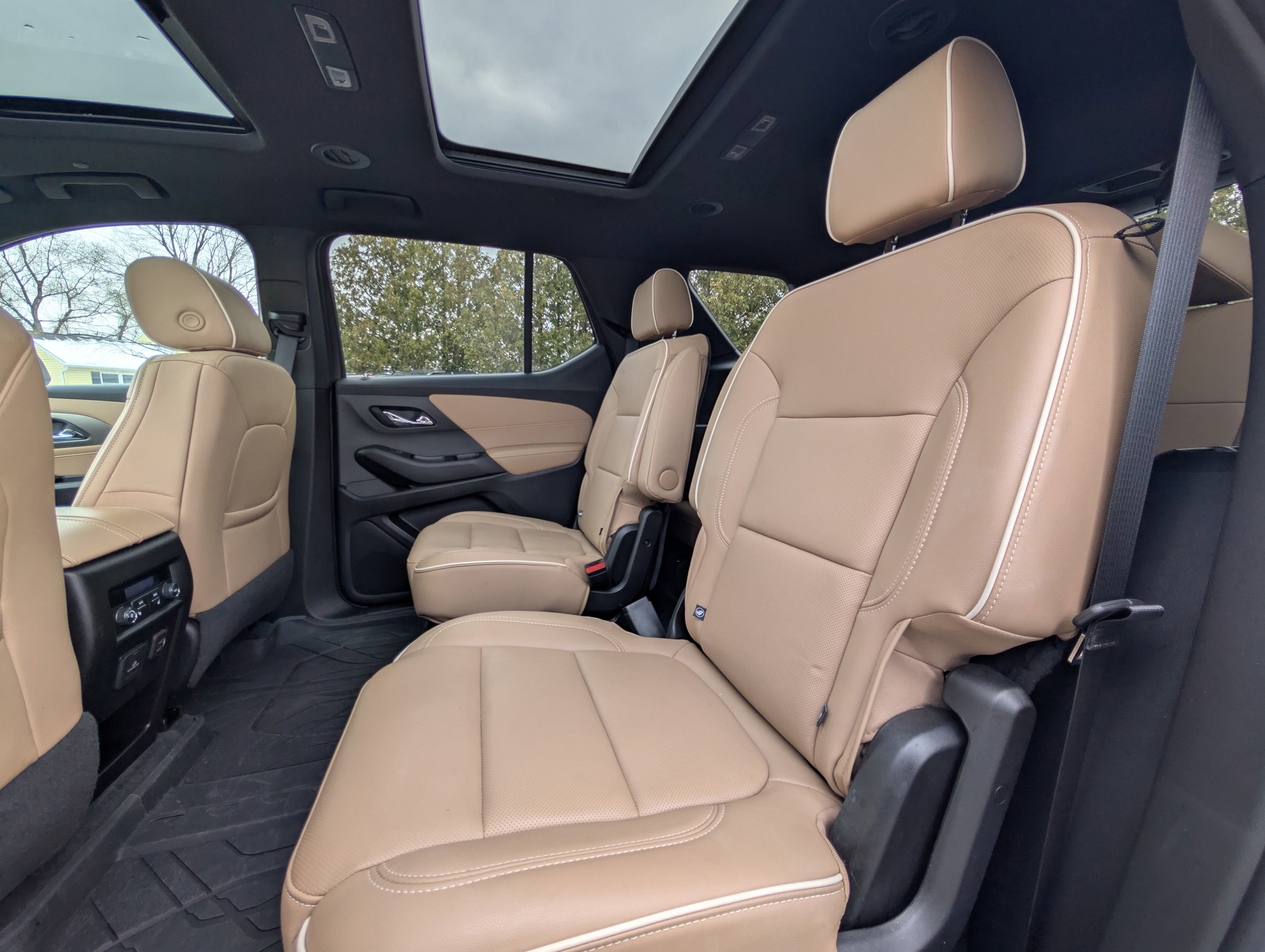 Used 2023 Chevrolet Traverse Premier image 42