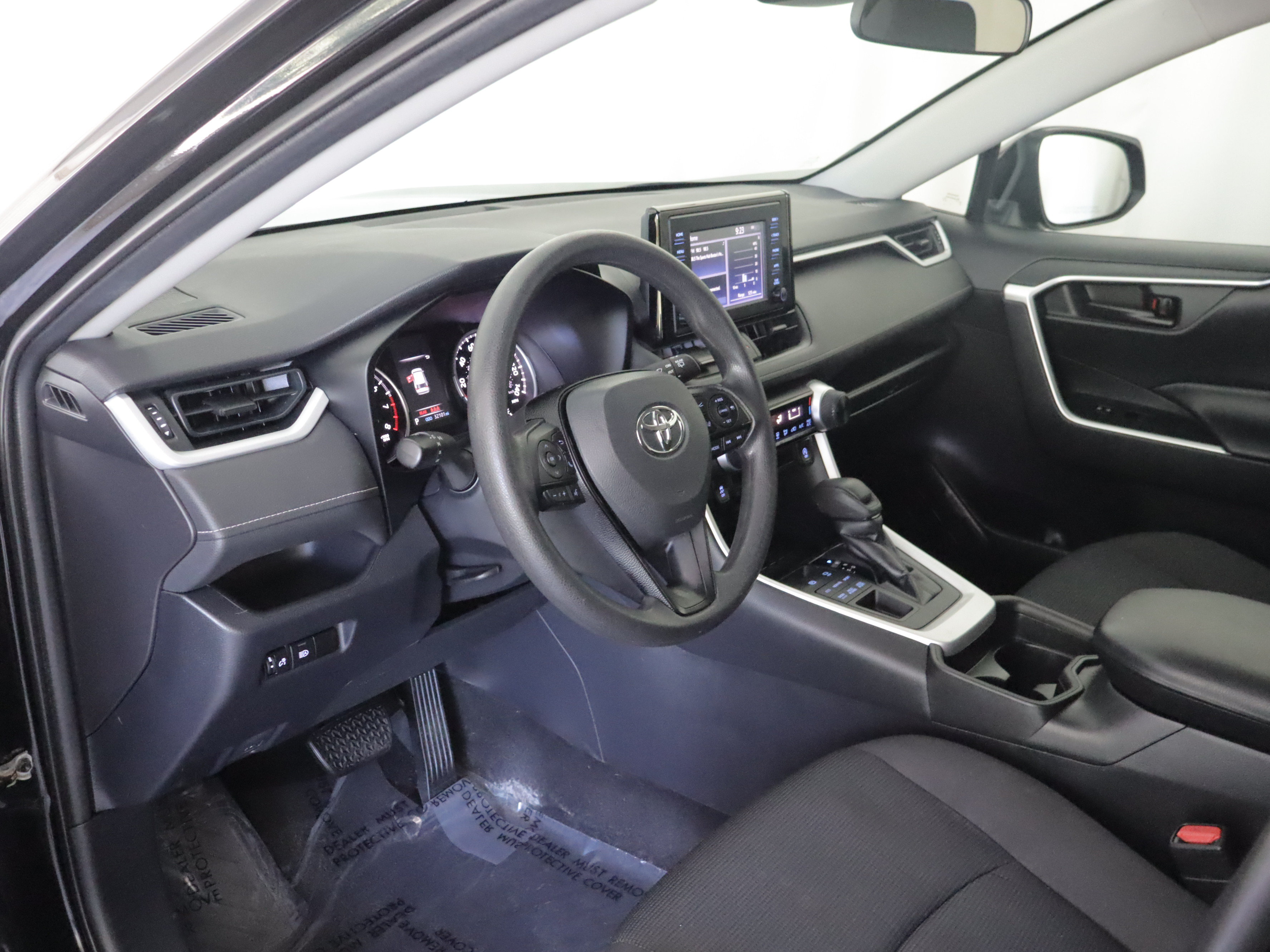 Used 2019 Toyota RAV4 LE AWD/4WD image 9
