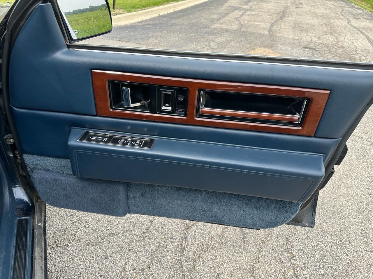 Used 1992 Cadillac Fleetwood Sedan FWD image 20
