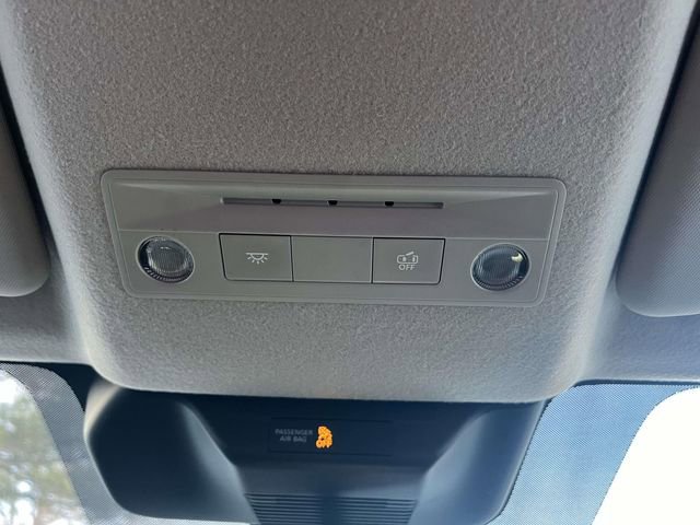 Used 2025 Nissan Kicks SV w/ Illumination Package image 31