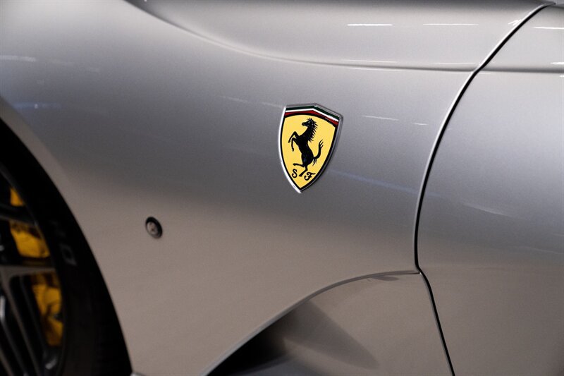 Used 2018 Ferrari 812 Superfast RWD image 8