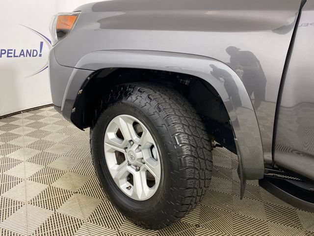 Certified 2019 Toyota 4Runner SR5 AWD/4WD image 23