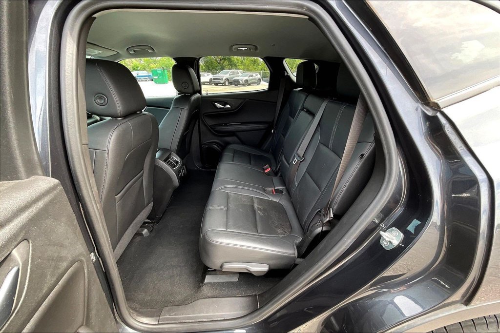 Used 2022 Chevrolet Blazer LT w/ Sound & Technology Package FWD image 6