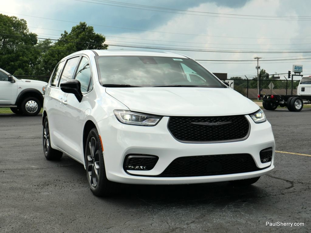 New 2026 Chrysler Pacifica Select image 16