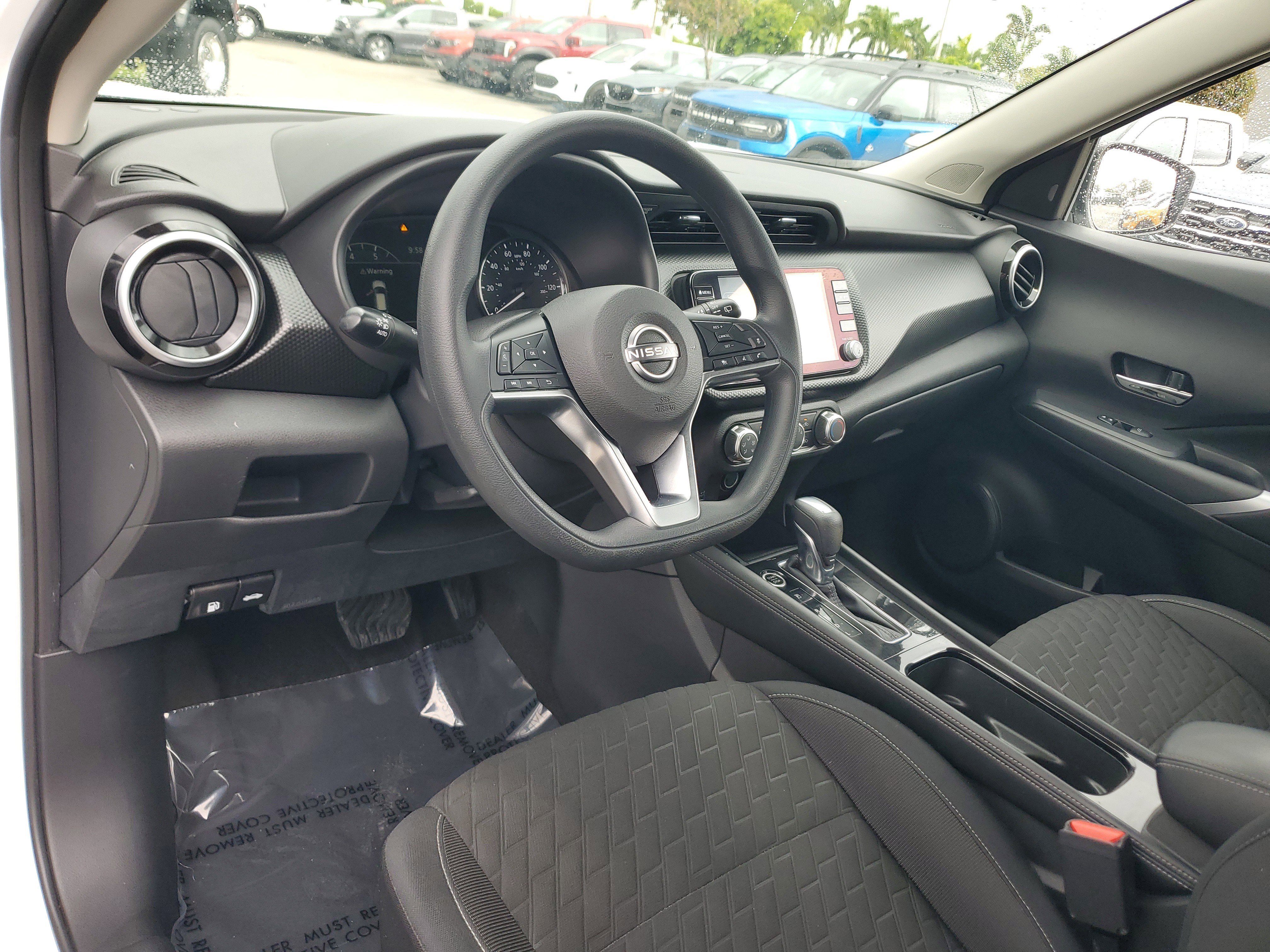 Used 2023 Nissan Kicks SV image 9