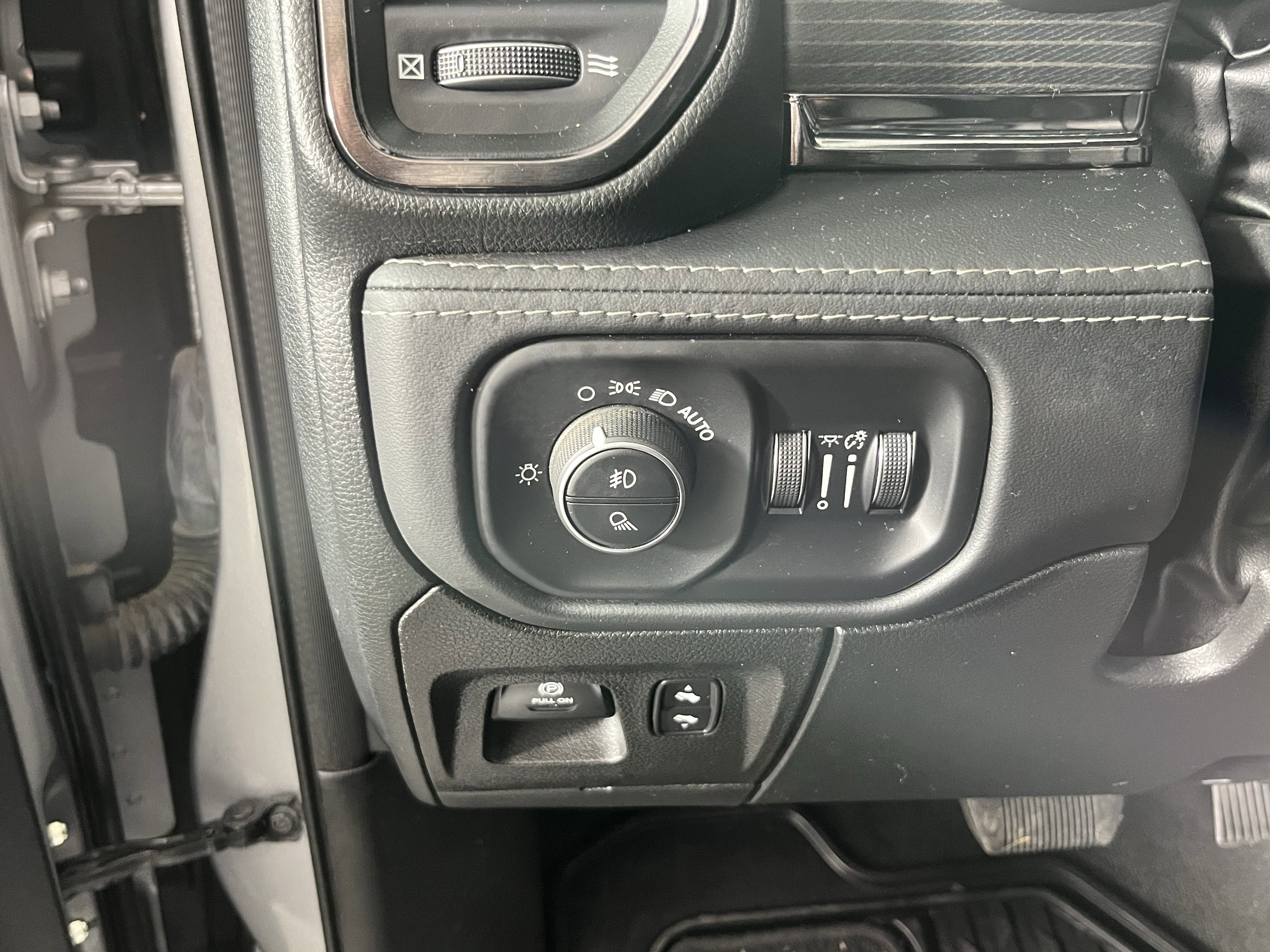 Used 2022 RAM 1500 Limited AWD/4WD image 19