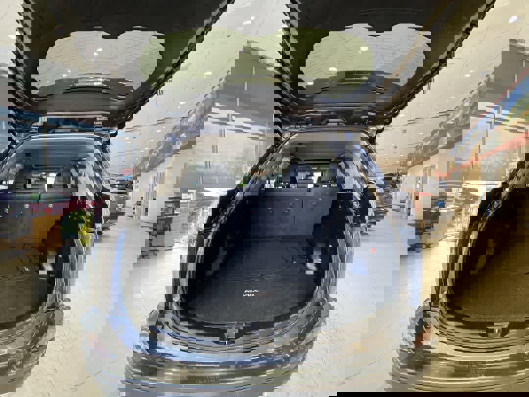 Used 2016 Toyota RAV4 Limited w/ Advanced Technology Package image 27