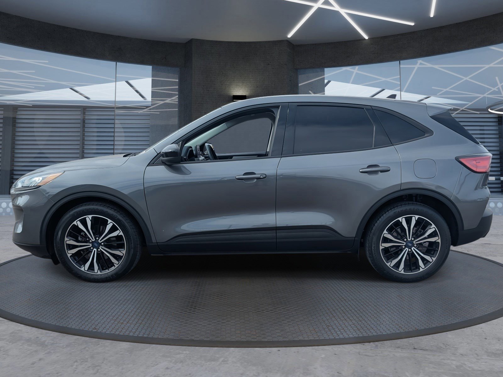 Used 2022 Ford Escape SE w/ SE Sport Appearance Package image 3