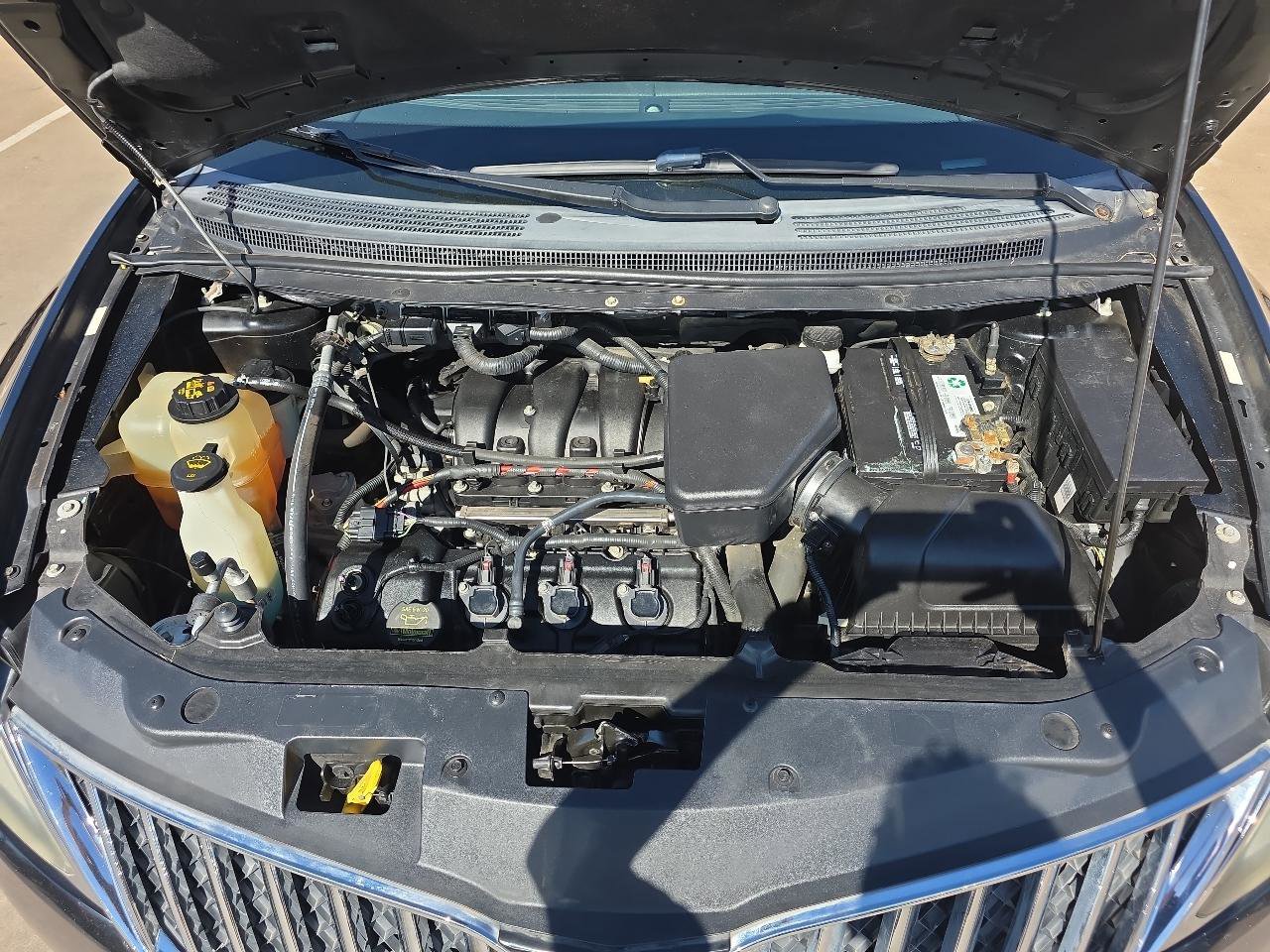 Used 2012 Lincoln MKX FWD image 25