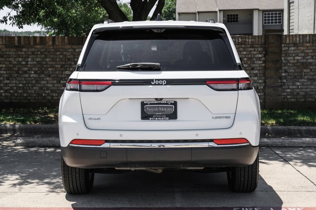 Used 2023 Jeep Grand Cherokee Limited w/ Luxury Tech Group II AWD/4WD image 18