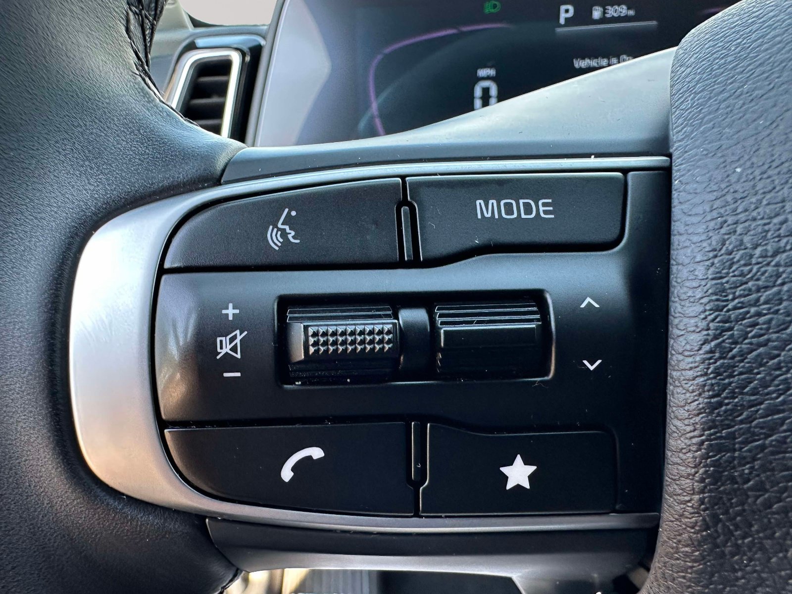 Used 2025 Kia Sportage X-Line w/ Premium Package AWD/4WD image 17