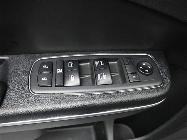 Used 2018 Chrysler 300 Limited w/ Safetytec Plus Group image 13