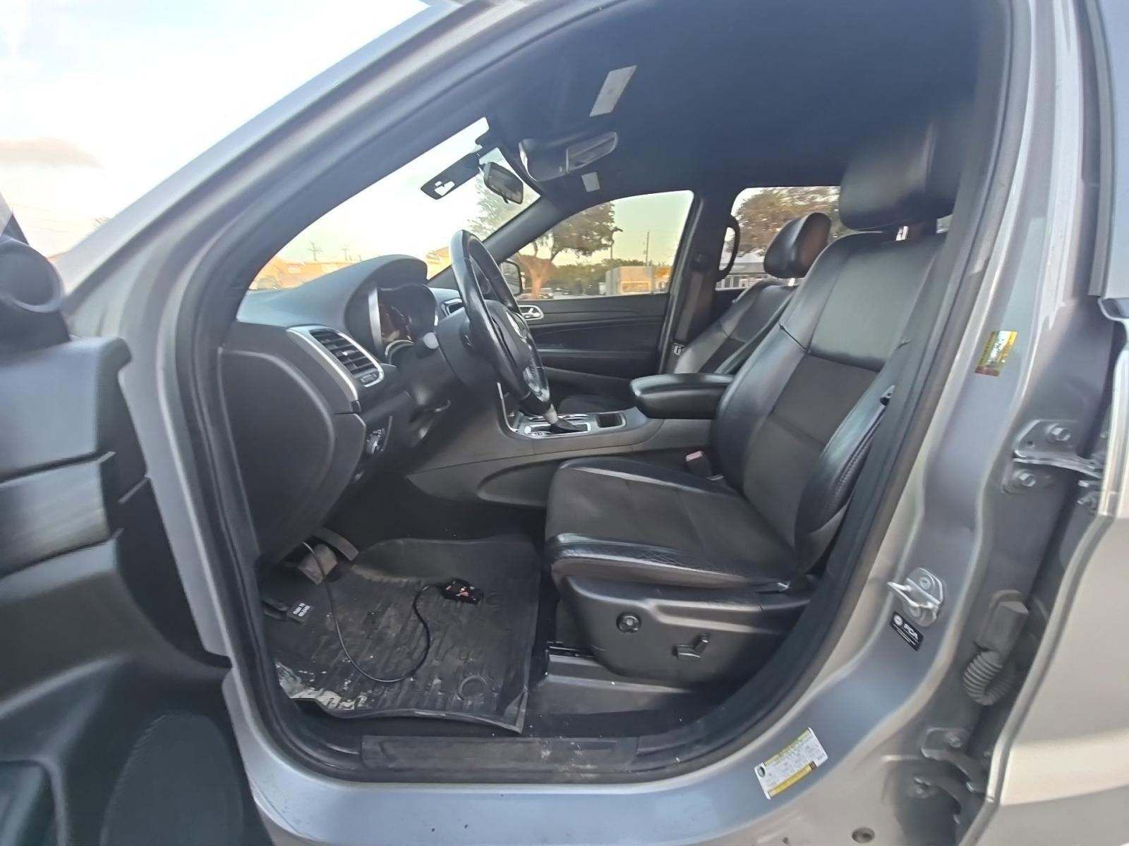 Used 2021 Jeep Grand Cherokee Laredo X AWD/4WD image 3