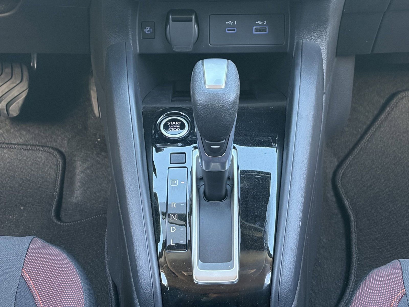 New 2025 Nissan Versa SR w/ Trunk Package image 31