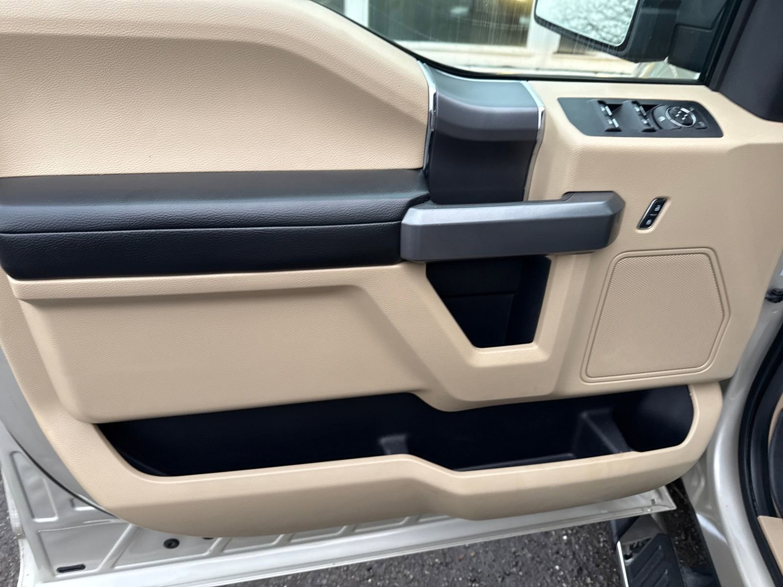 Used 2017 Ford F150 XLT w/ Equipment Group 302A Luxury image 10