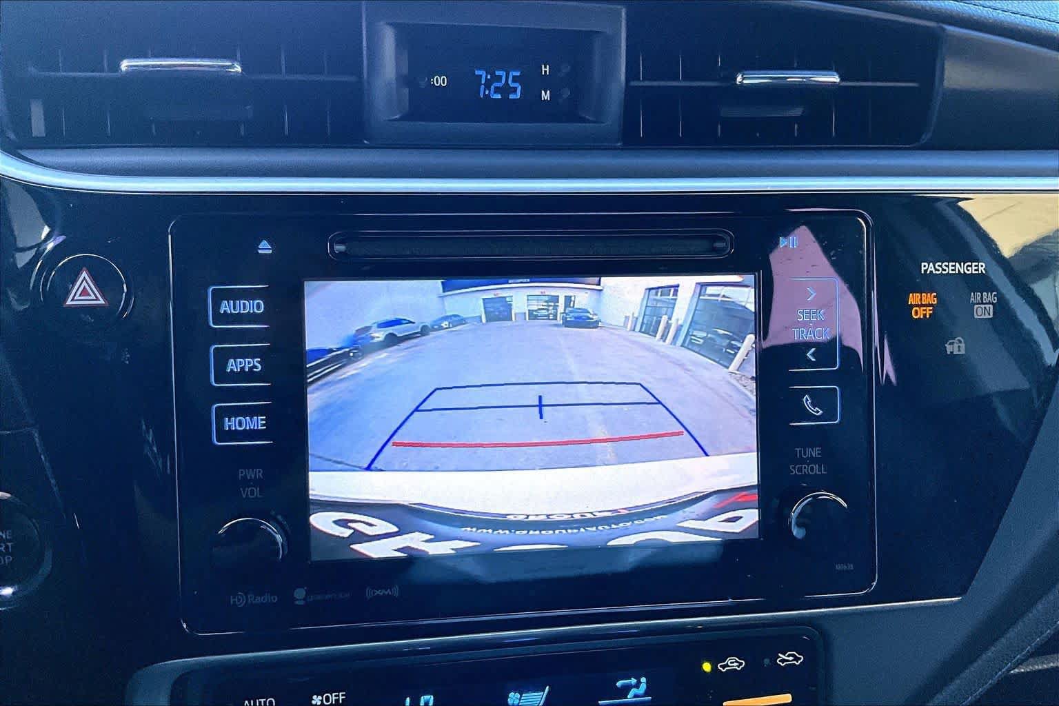 Used 2017 Toyota Corolla SE w/ SE Premium Package FWD image 29