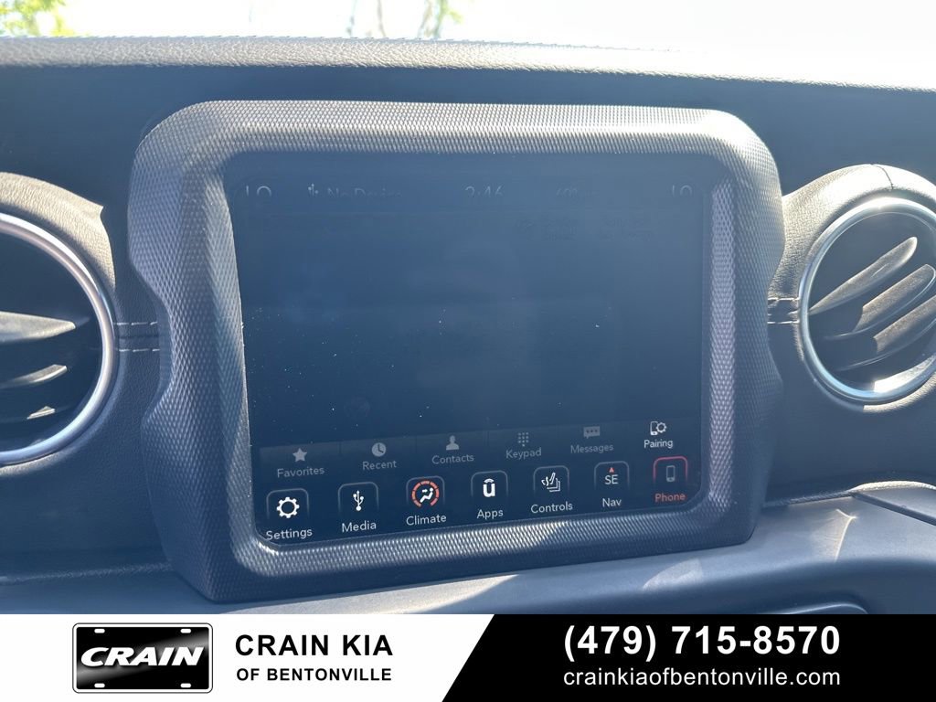 Used 2018 Jeep Wrangler Unlimited Sahara AWD/4WD image 32