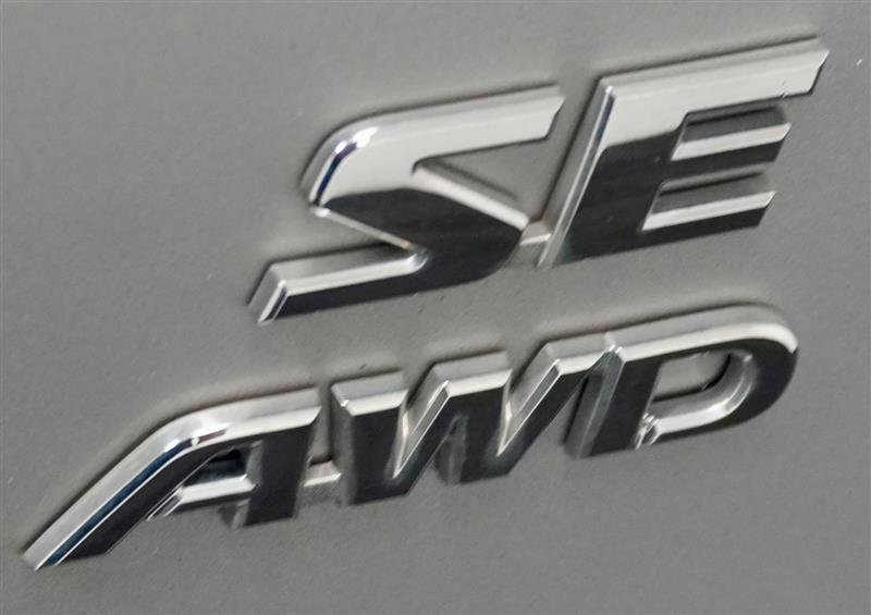 Used 2017 Toyota RAV4 SE image 39