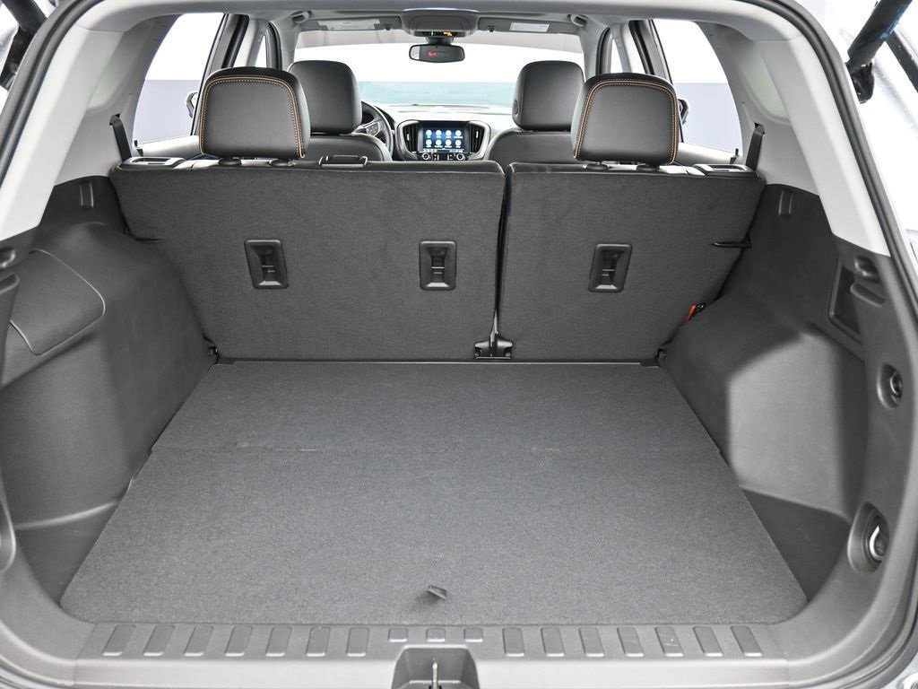 Used 2024 GMC Terrain AT4 w/ Infotainment Package II image 16