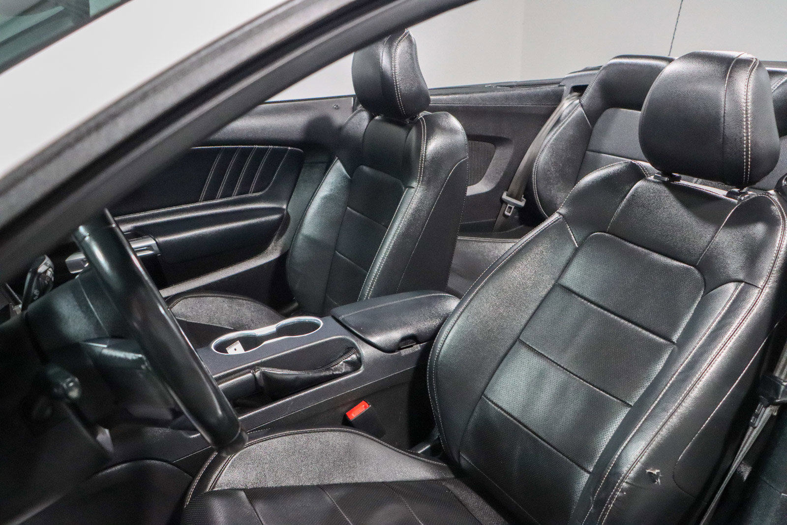 Used 2022 Ford Mustang Premium RWD image 23