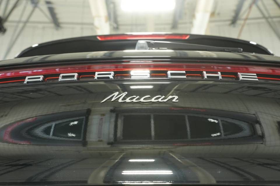 New 2026 Porsche Macan AWD/4WD image 38