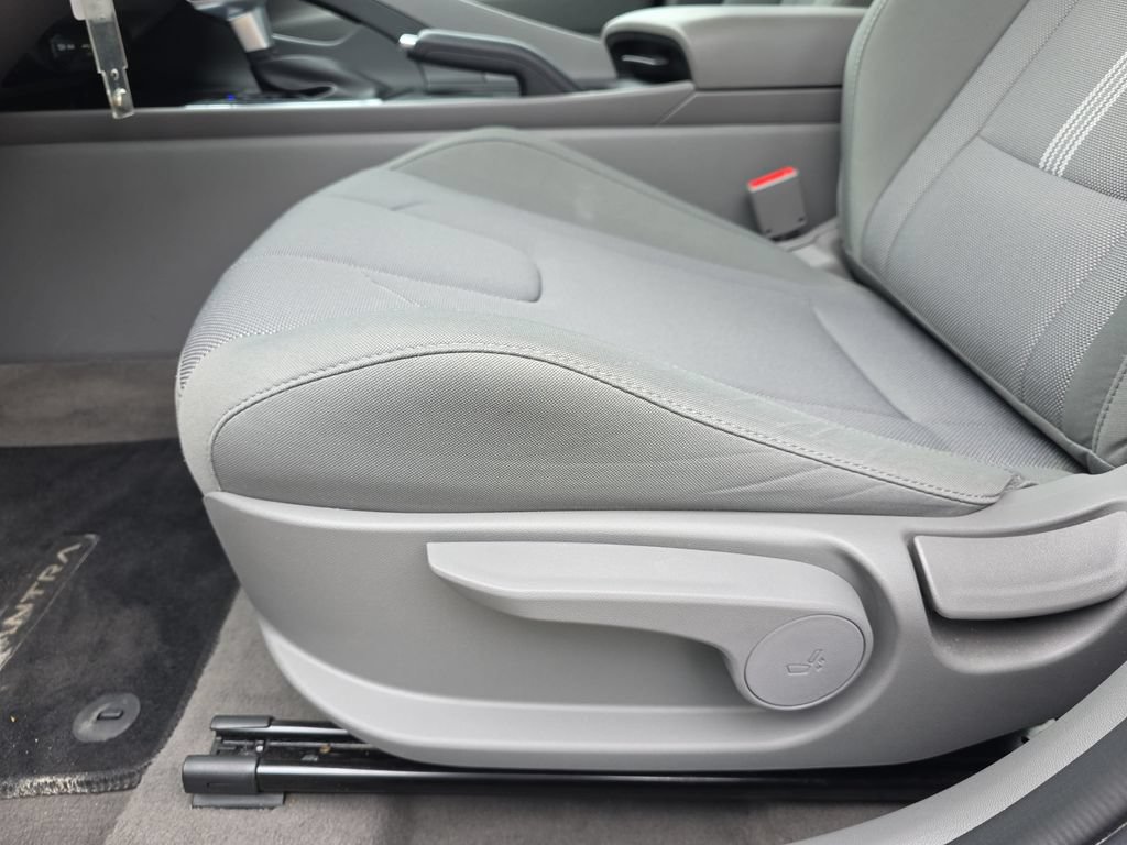 Used 2023 Hyundai Elantra SE FWD image 31