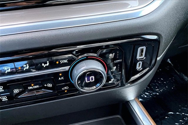 Used 2022 Chevrolet Silverado 1500 High Country w/ Z71 Off-Road Package image 16