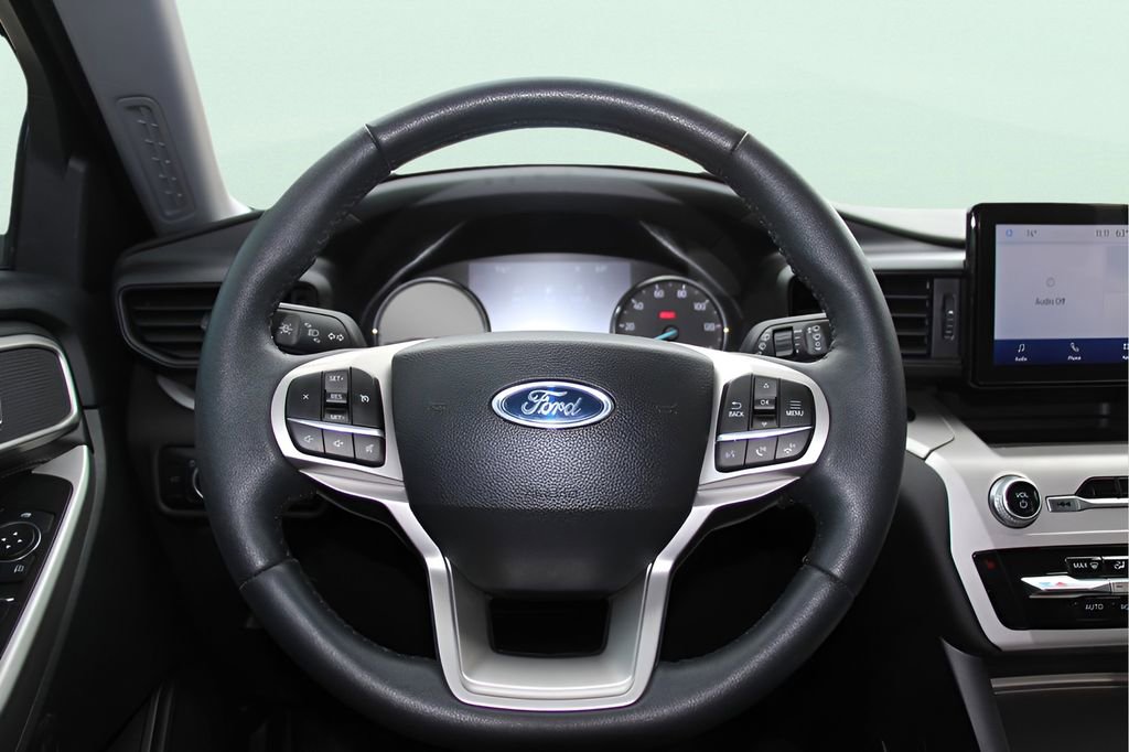 Used 2023 Ford Explorer XLT image 13