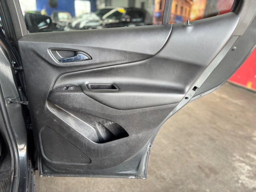 Used 2019 Chevrolet Equinox LT w/ Driver Convenience Package FWD image 19
