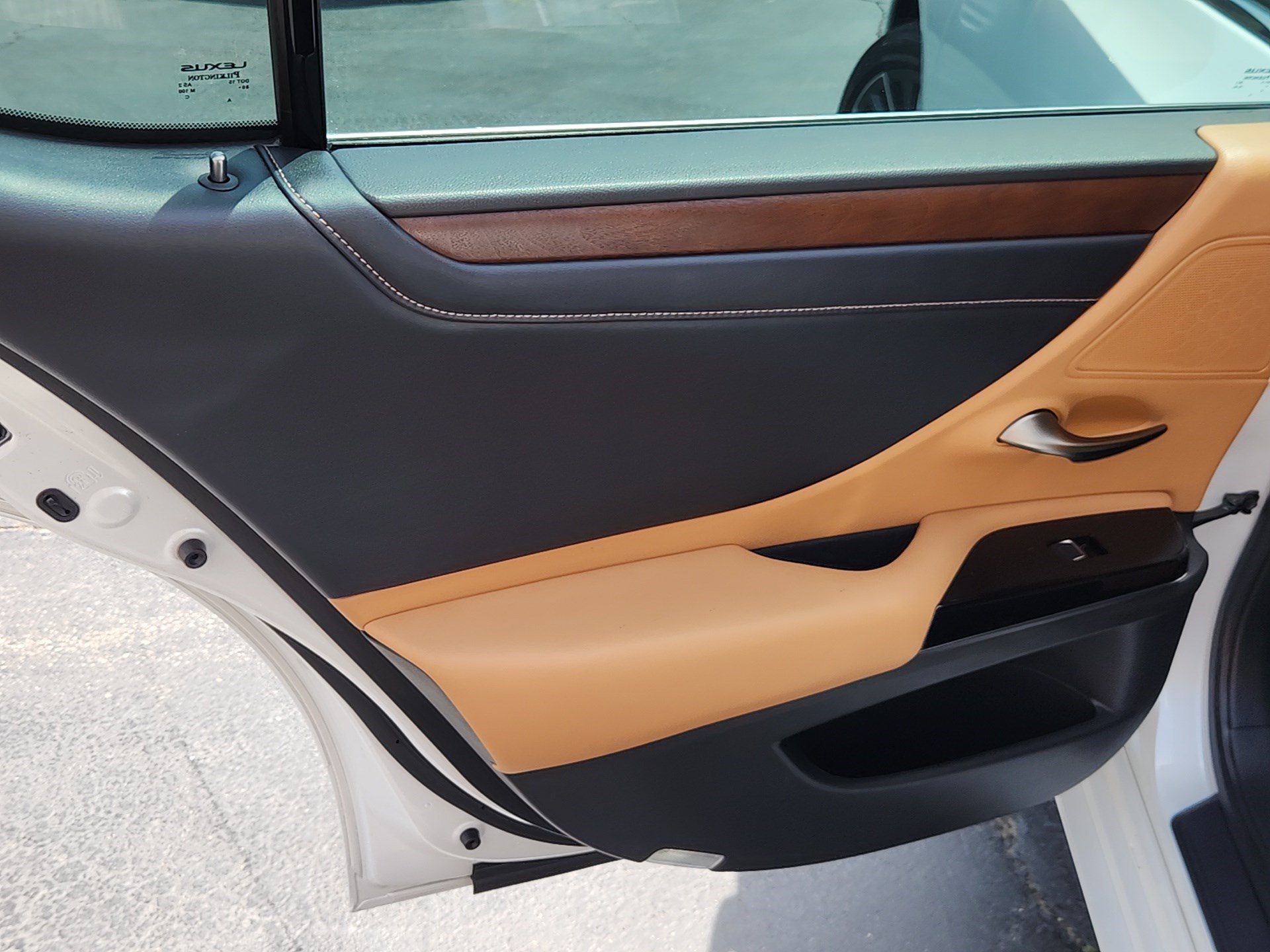 Used 2023 Lexus ES 300h w/ Premium Package FWD image 23