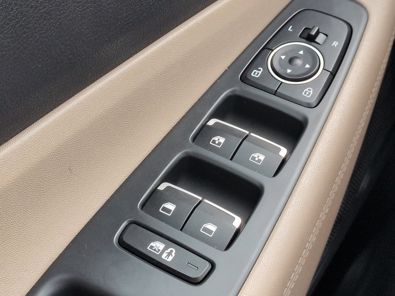 Used 2023 Hyundai Santa Fe SEL w/ Cargo Package FWD image 25