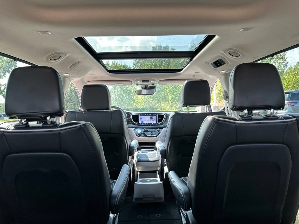 Used 2023 Chrysler Pacifica Limited FWD image 36