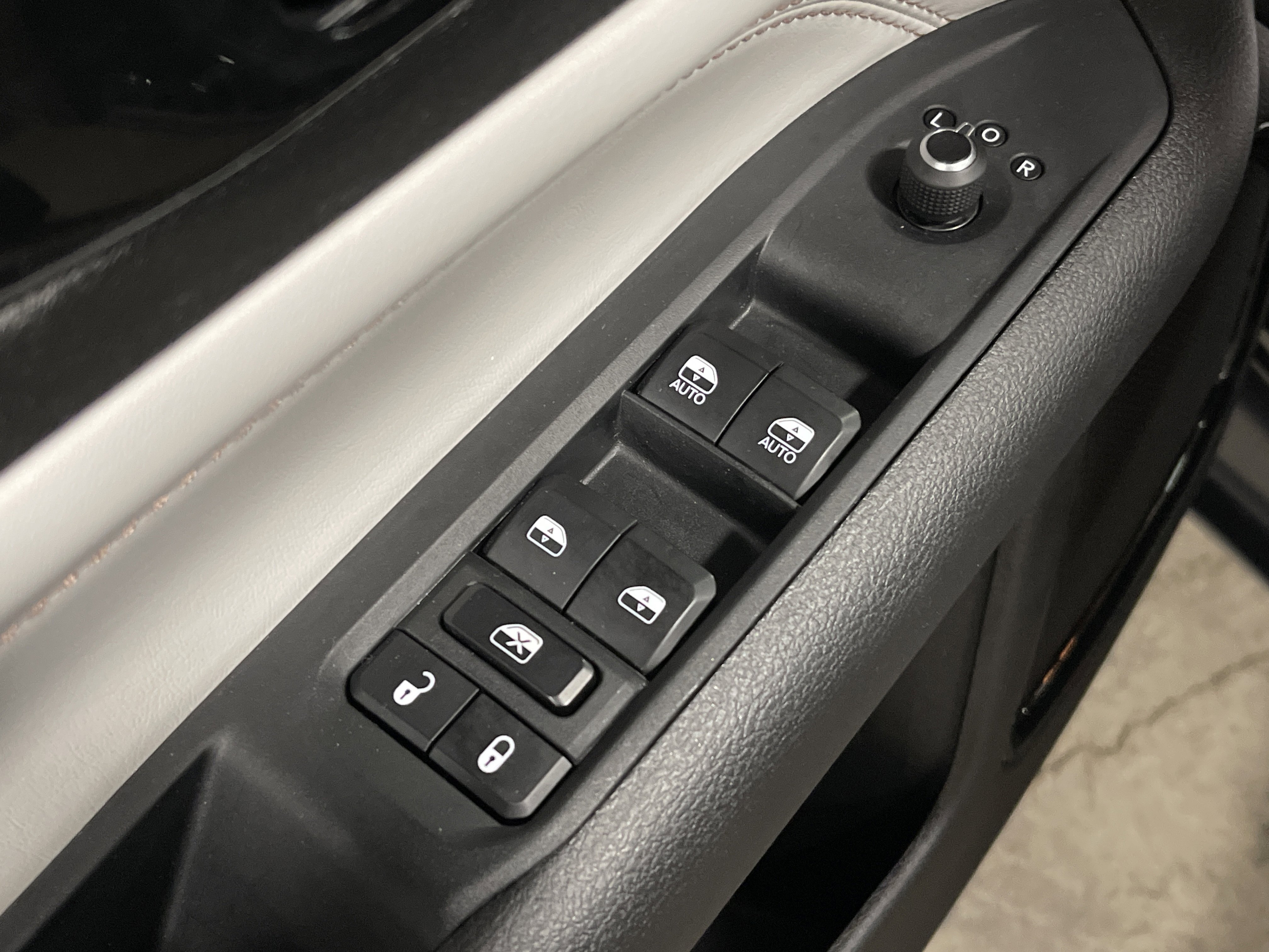 Used 2024 Jeep Compass Limited image 8