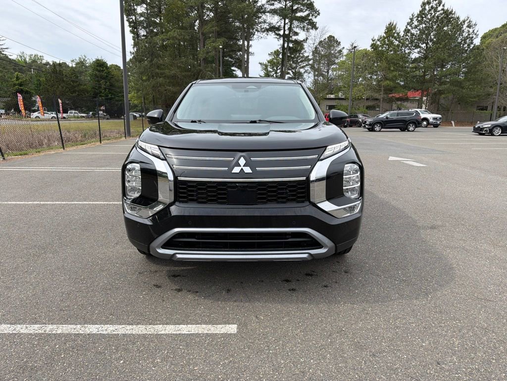 Used 2025 Mitsubishi Outlander SE FWD image 3