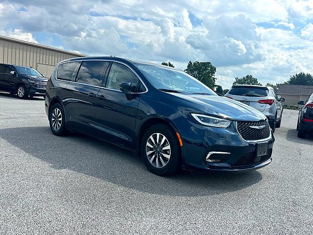 Used 2023 Chrysler Pacifica Touring-L FWD image 10