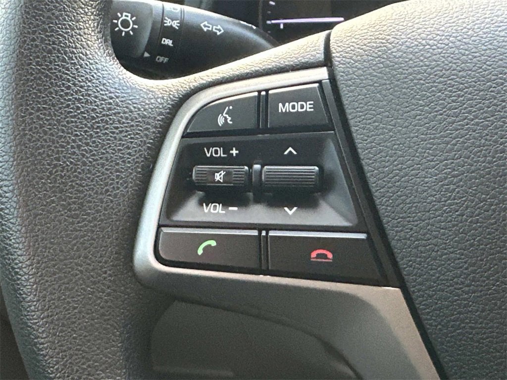 Used 2017 Hyundai Elantra SE image 19