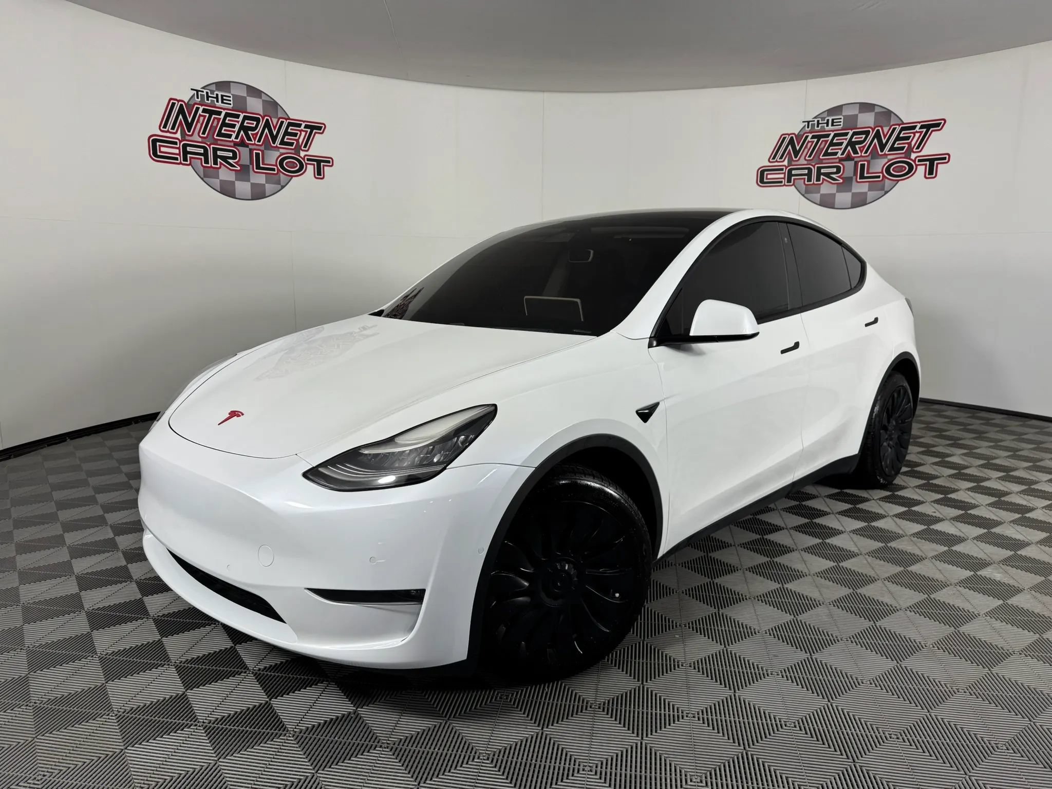Used 2020 Tesla Model Y Long Range AWD/4WD image 1