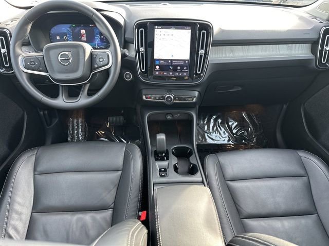 Certified 2025 Volvo XC40 B5 Core image 13
