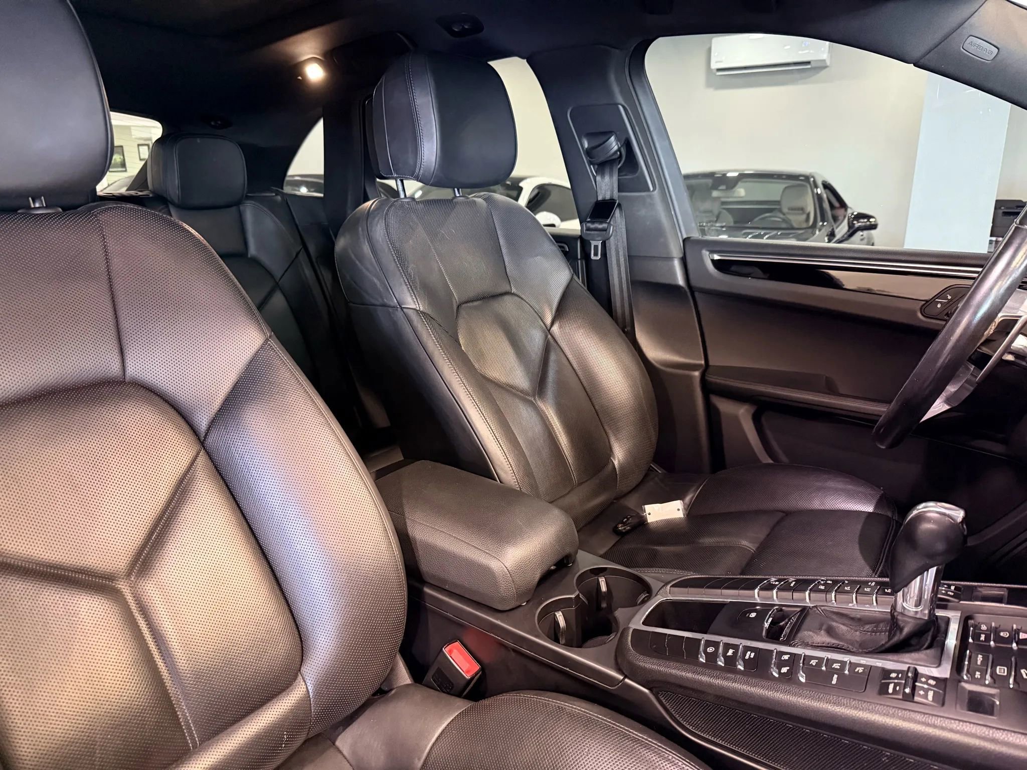 Used 2018 Porsche Macan Sport Edition image 21