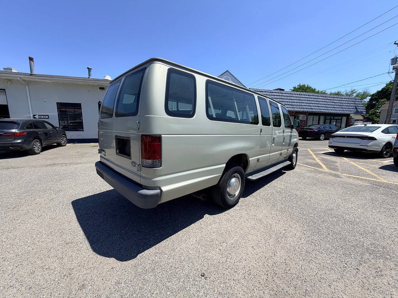 Used 2006 Ford E-350 and Econoline 350 XL RWD image 14