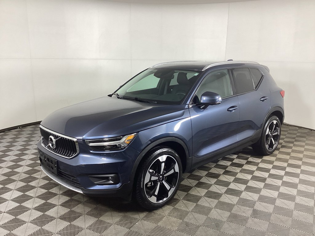 Used 2021 Volvo XC40 T5 Momentum w/ Premium Package image 5