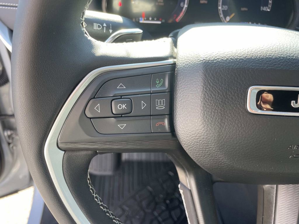 Used 2024 Jeep Grand Cherokee Altitude image 22