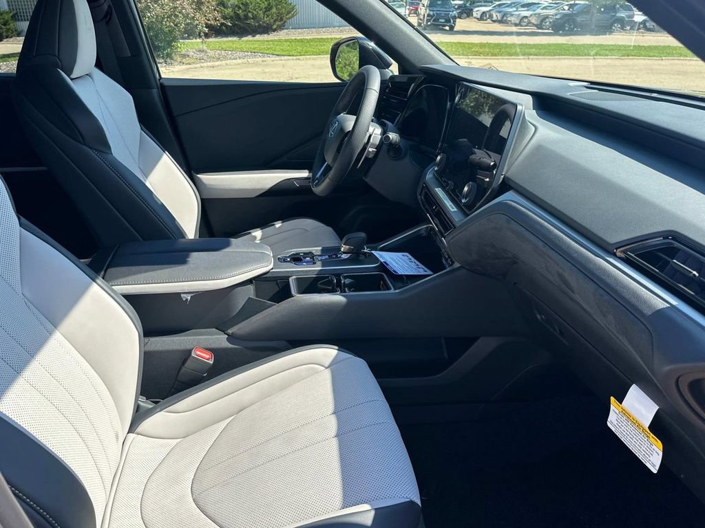 New 2025 Lexus TX 500h AWD image 14